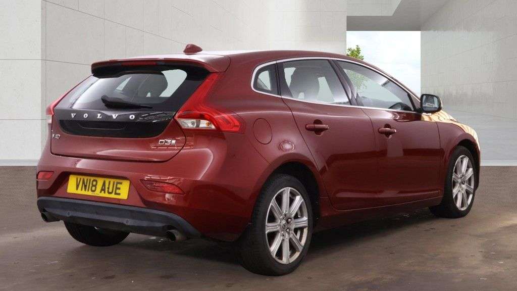 A 2018 VOLVO V40 2.0 D3 Inscription Hatchback 5dr Diesel Auto Euro 6 (s/s) (150 ps) A 2018 VOLVO V40 2.0 D3 Inscription Hatchback 5dr Diesel Auto Euro 6 (s/s) (150 ps)