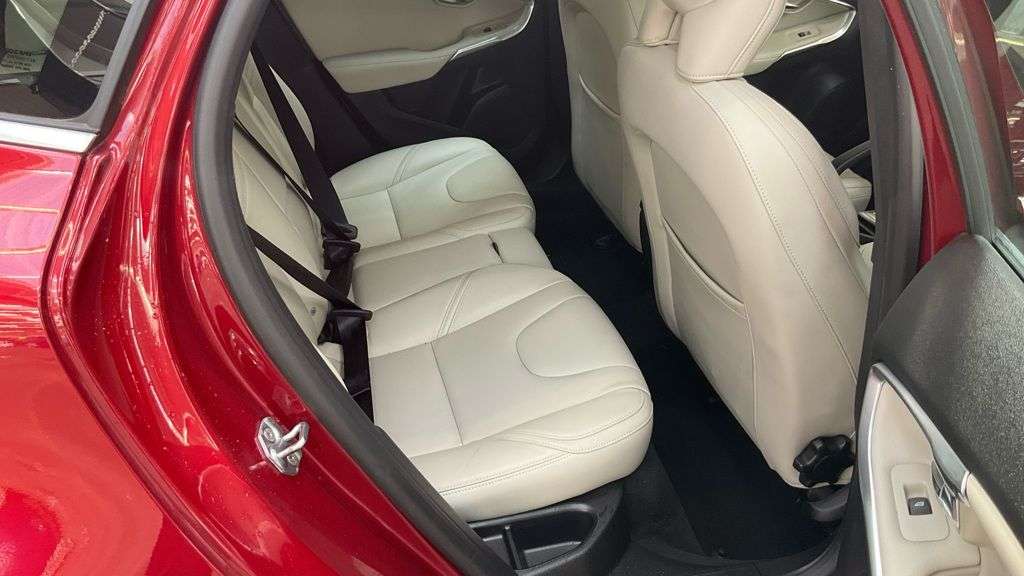 2018 VOLVO V40 2018 VOLVO V40