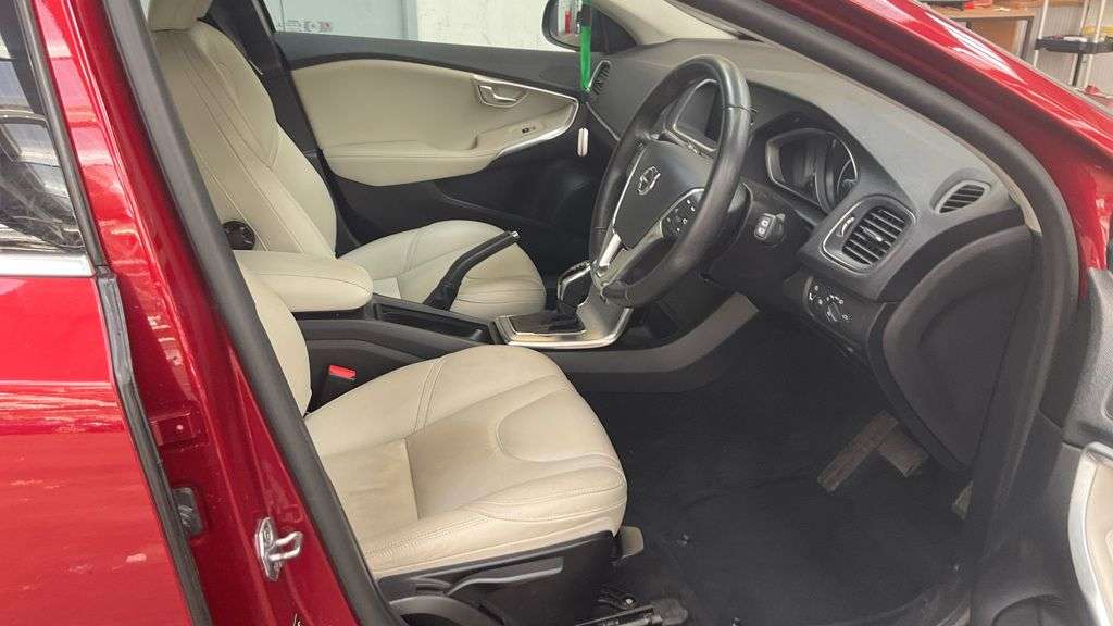2018 VOLVO V40 2018 VOLVO V40