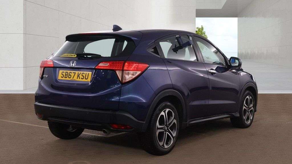 A 2017 HONDA HR-V 1.6 i-DTEC SE SUV 5dr Diesel Manual Euro 6 (s/s) (120 ps) A 2017 HONDA HR-V 1.6 i-DTEC SE SUV 5dr Diesel Manual Euro 6 (s/s) (120 ps)