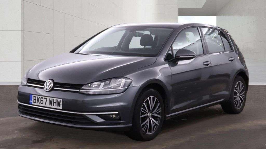 A 2017 VOLKSWAGEN GOLF 1.6 TDI SE Hatchback 5dr Diesel DSG Euro 6 (s/s) (115 ps) A 2017 VOLKSWAGEN GOLF 1.6 TDI SE Hatchback 5dr Diesel DSG Euro 6 (s/s) (115 ps)