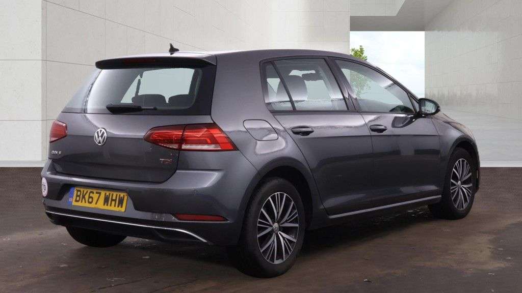 A 2017 VOLKSWAGEN GOLF 1.6 TDI SE Hatchback 5dr Diesel DSG Euro 6 (s/s) (115 ps) A 2017 VOLKSWAGEN GOLF 1.6 TDI SE Hatchback 5dr Diesel DSG Euro 6 (s/s) (115 ps)