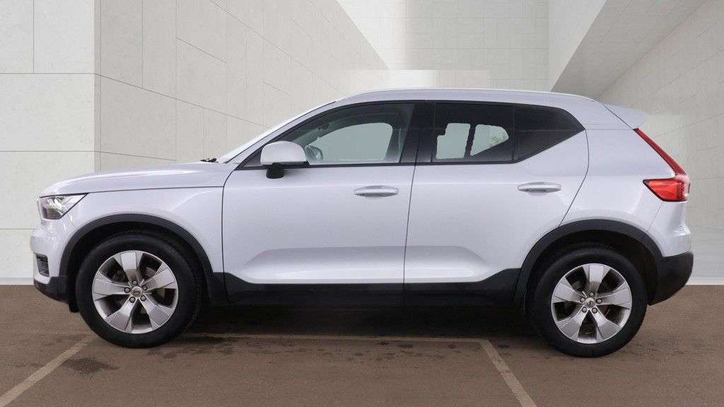 2020 VOLVO XC40 2020 VOLVO XC40
