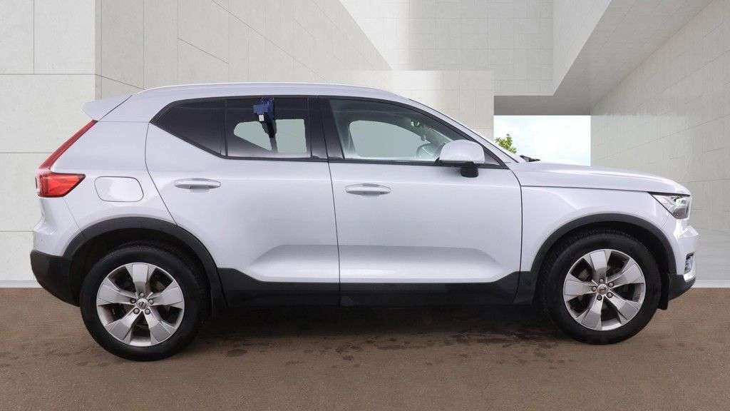 2020 VOLVO XC40 2020 VOLVO XC40