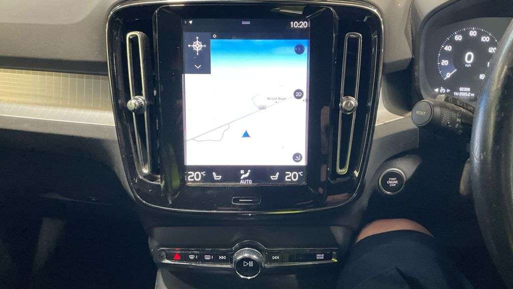 2020 VOLVO XC40 2020 VOLVO XC40