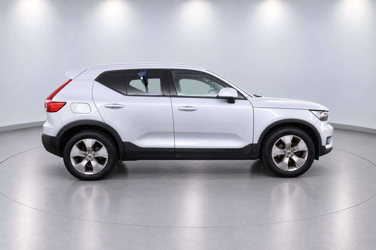 A 2020 VOLVO XC40 1.5 T3 Momentum SUV 5dr Petrol Manual Euro 6 (s/s) (163 ps) A 2020 VOLVO XC40 1.5 T3 Momentum SUV 5dr Petrol Manual Euro 6 (s/s) (163 ps)