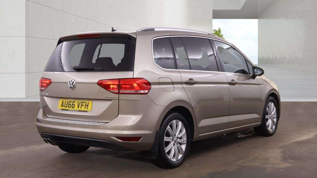 A 2016 VOLKSWAGEN TOURAN 2.0 TDI BlueMotion Tech SEL MPV 5dr Diesel Manual Euro 6 (s/s) (150 ps) A 2016 VOLKSWAGEN TOURAN 2.0 TDI BlueMotion Tech SEL MPV 5dr Diesel Manual Euro 6 (s/s) (150 ps)