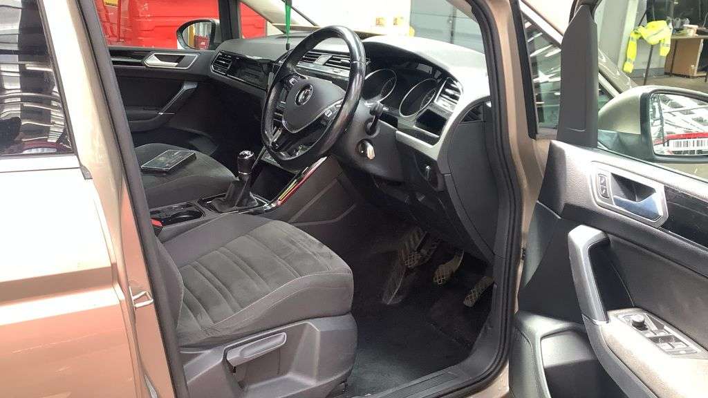 2016 VOLKSWAGEN TOURAN 2016 VOLKSWAGEN TOURAN
