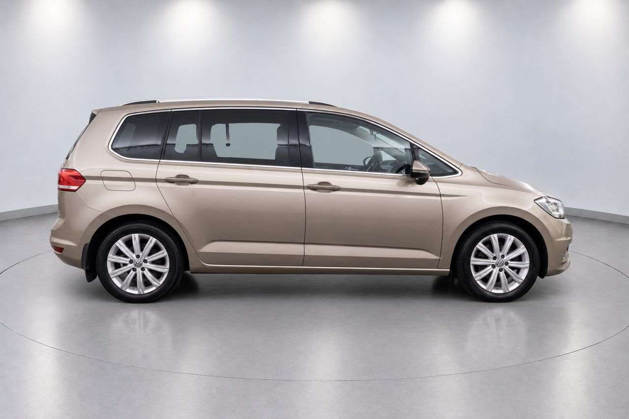 A 2016 VOLKSWAGEN TOURAN 2.0 TDI BlueMotion Tech SEL MPV 5dr Diesel Manual Euro 6 (s/s) (150 ps) A 2016 VOLKSWAGEN TOURAN 2.0 TDI BlueMotion Tech SEL MPV 5dr Diesel Manual Euro 6 (s/s) (150 ps)