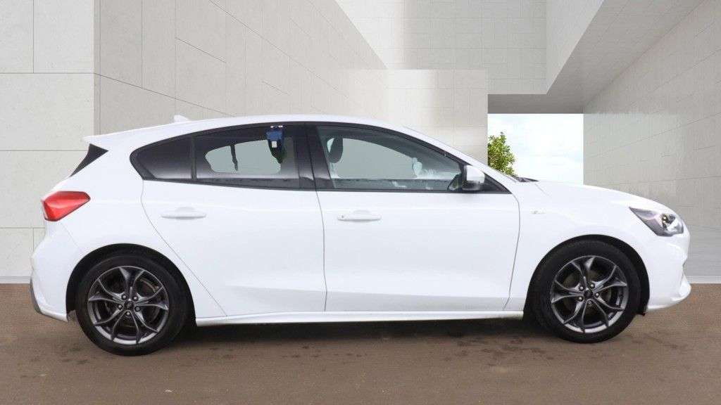 A 2019 FORD FOCUS 1.5 EcoBlue ST-Line Hatchback 5dr Diesel Manual Euro 6 (s/s) (120 ps) A 2019 FORD FOCUS 1.5 EcoBlue ST-Line Hatchback 5dr Diesel Manual Euro 6 (s/s) (120 ps)