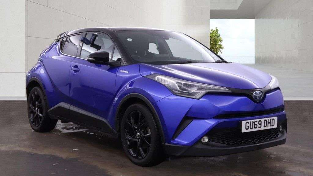 A 2019 TOYOTA C-HR 1.8 VVT-h Dynamic SUV 5dr Petrol Hybrid CVT Euro 6 (s/s) (122 ps) A 2019 TOYOTA C-HR 1.8 VVT-h Dynamic SUV 5dr Petrol Hybrid CVT Euro 6 (s/s) (122 ps)