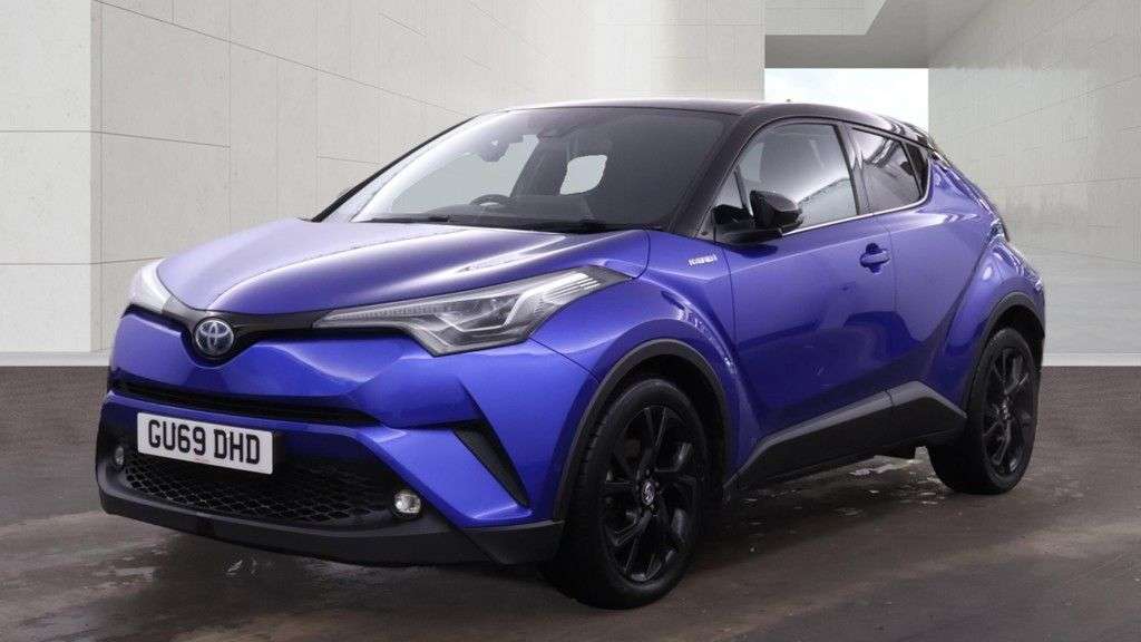 A 2019 TOYOTA C-HR 1.8 VVT-h Dynamic SUV 5dr Petrol Hybrid CVT Euro 6 (s/s) (122 ps) A 2019 TOYOTA C-HR 1.8 VVT-h Dynamic SUV 5dr Petrol Hybrid CVT Euro 6 (s/s) (122 ps)