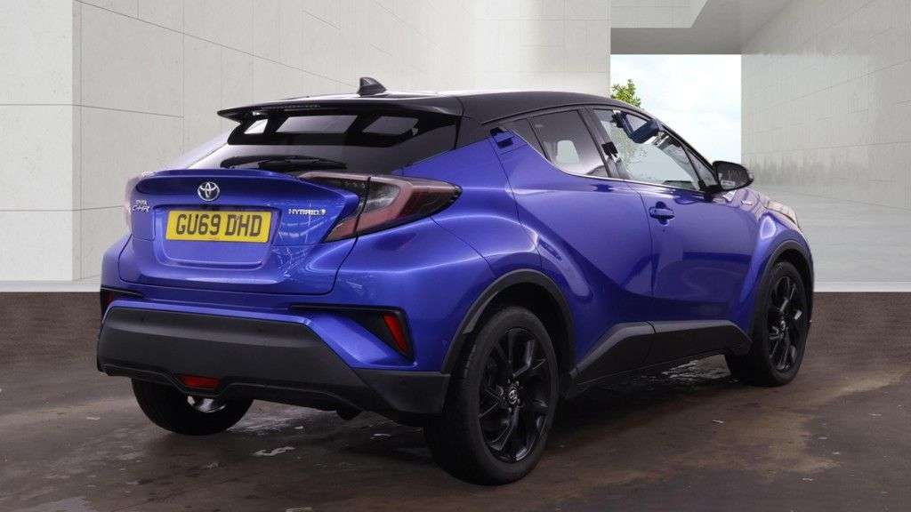 A 2019 TOYOTA C-HR 1.8 VVT-h Dynamic SUV 5dr Petrol Hybrid CVT Euro 6 (s/s) (122 ps) A 2019 TOYOTA C-HR 1.8 VVT-h Dynamic SUV 5dr Petrol Hybrid CVT Euro 6 (s/s) (122 ps)
