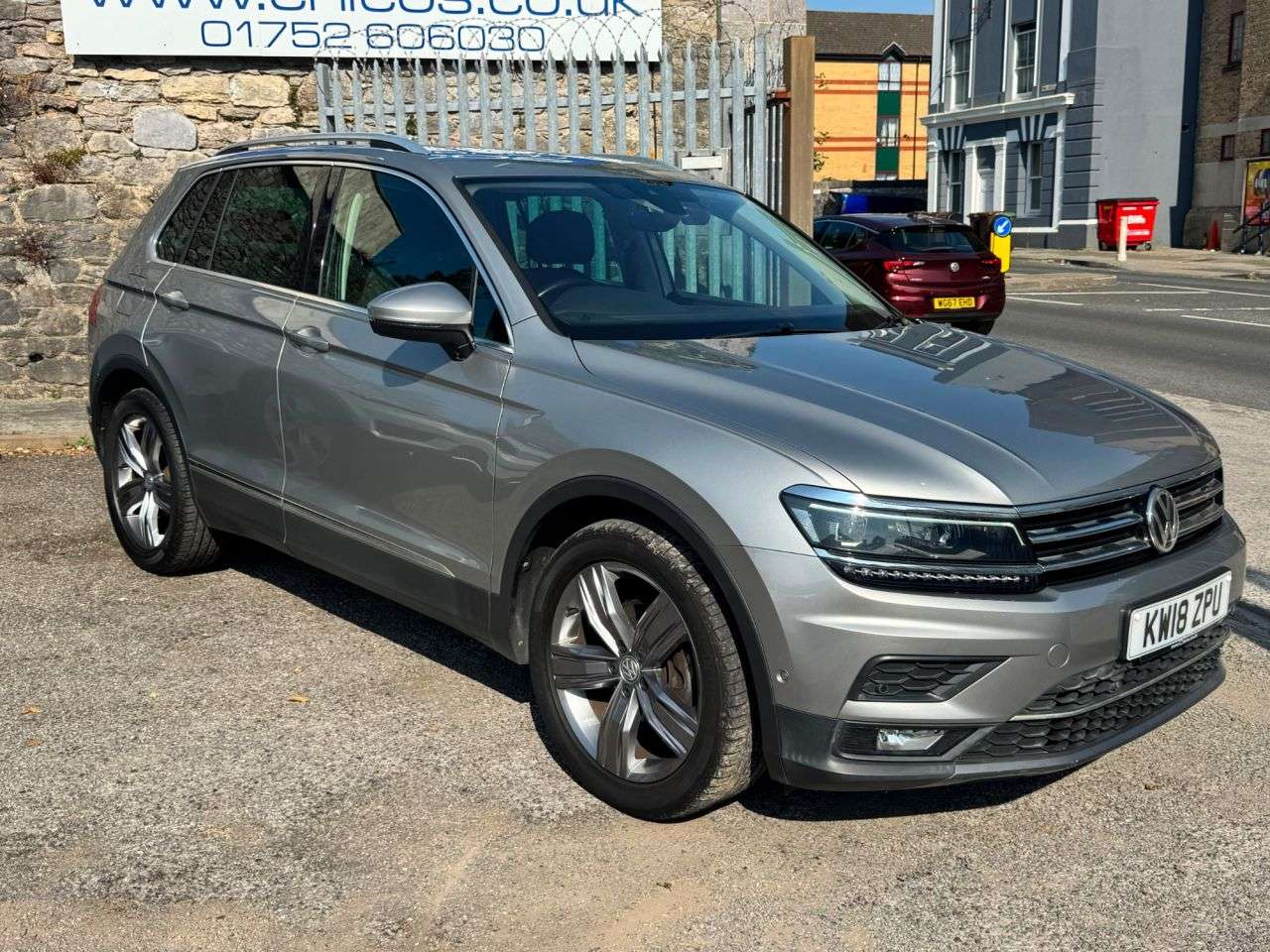A 2018 VOLKSWAGEN TIGUAN 2.0 TDI SEL SUV 5dr Diesel DSG Euro 6 (s/s) (150 ps) A 2018 VOLKSWAGEN TIGUAN 2.0 TDI SEL SUV 5dr Diesel DSG Euro 6 (s/s) (150 ps)