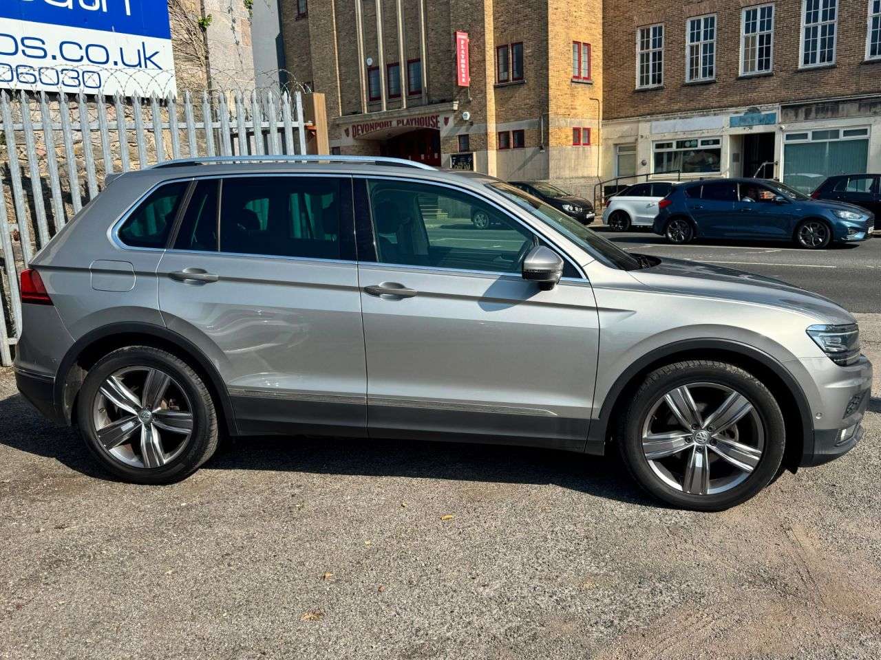 A 2018 VOLKSWAGEN TIGUAN 2.0 TDI SEL SUV 5dr Diesel DSG Euro 6 (s/s) (150 ps) A 2018 VOLKSWAGEN TIGUAN 2.0 TDI SEL SUV 5dr Diesel DSG Euro 6 (s/s) (150 ps)