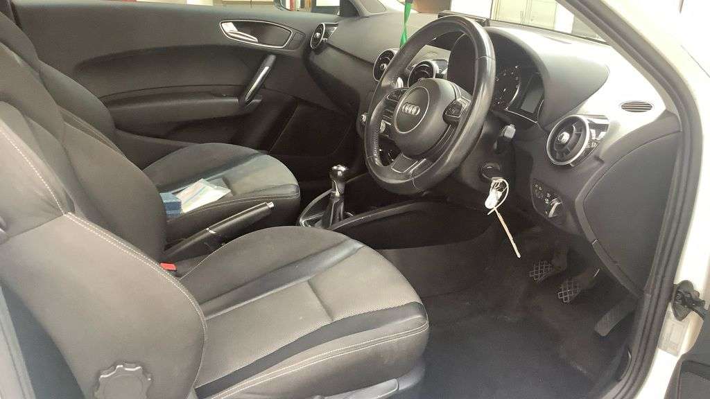 2015 AUDI A1 2015 AUDI A1