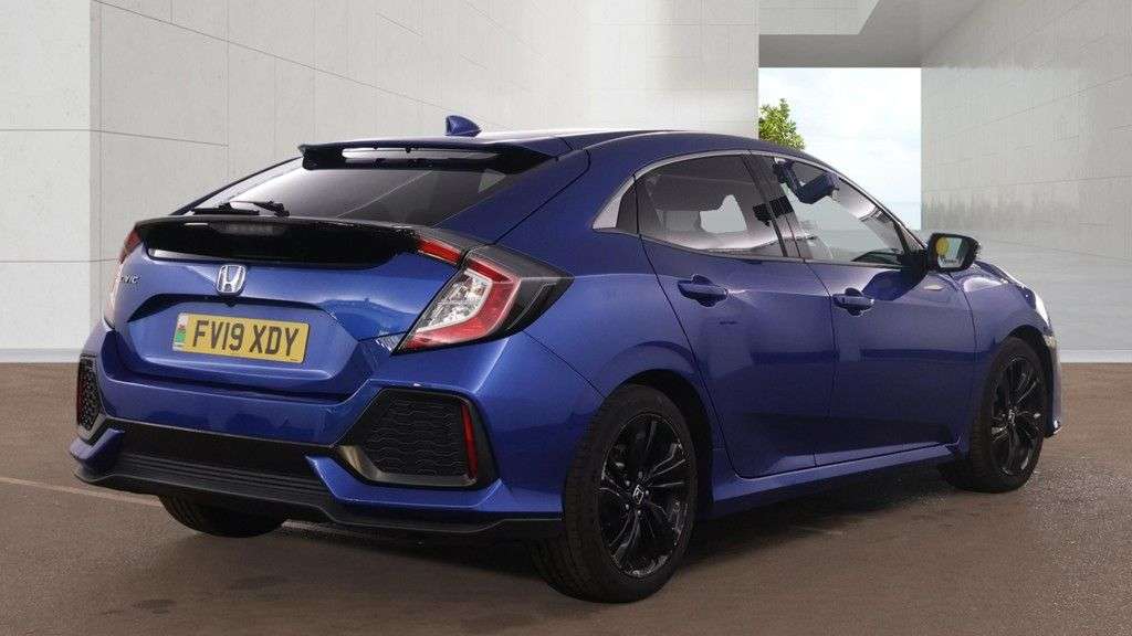 A 2019 HONDA CIVIC 1.6 i-DTEC SR Hatchback 5dr Diesel Auto Euro 6 (s/s) (120 ps) A 2019 HONDA CIVIC 1.6 i-DTEC SR Hatchback 5dr Diesel Auto Euro 6 (s/s) (120 ps)