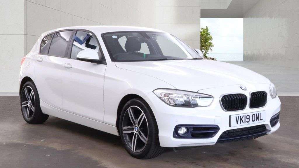 A 2019 BMW 1 SERIES 1.5 118i Sport Hatchback 5dr Petrol Manual Euro 6 (s/s) (136 ps) A 2019 BMW 1 SERIES 1.5 118i Sport Hatchback 5dr Petrol Manual Euro 6 (s/s) (136 ps)