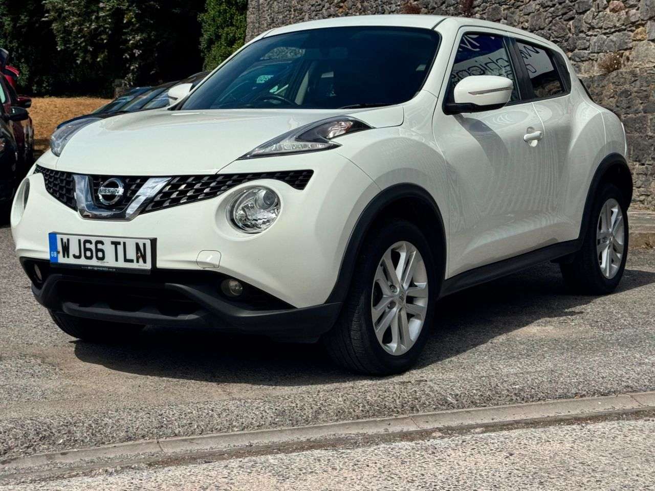 A 2016 NISSAN JUKE 1.5 dCi Acenta SUV 5dr Diesel Manual Euro 6 (s/s) (110 ps) A 2016 NISSAN JUKE 1.5 dCi Acenta SUV 5dr Diesel Manual Euro 6 (s/s) (110 ps)