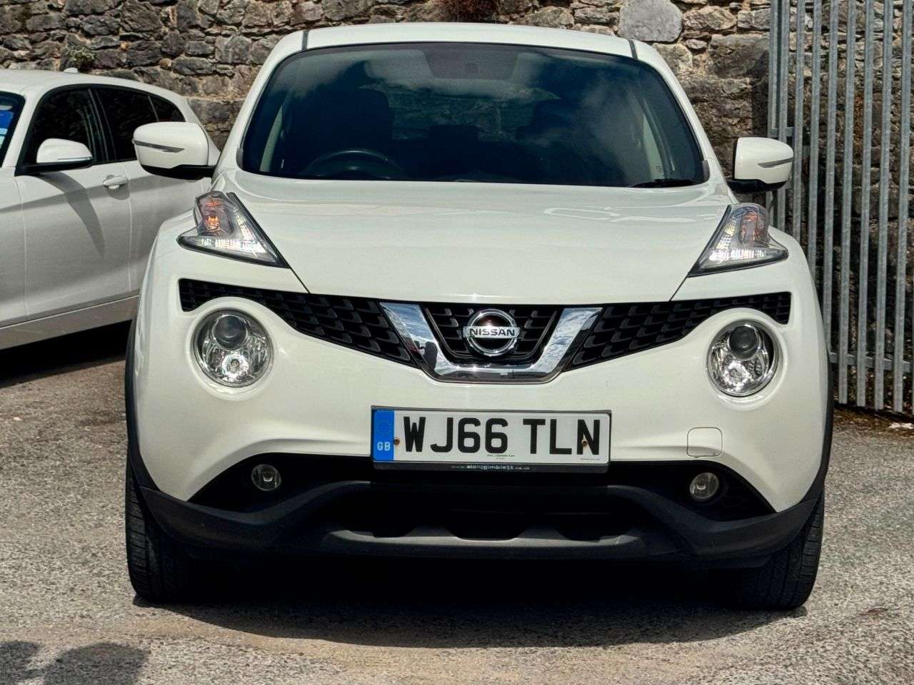 A 2016 NISSAN JUKE 1.5 dCi Acenta SUV 5dr Diesel Manual Euro 6 (s/s) (110 ps) A 2016 NISSAN JUKE 1.5 dCi Acenta SUV 5dr Diesel Manual Euro 6 (s/s) (110 ps)
