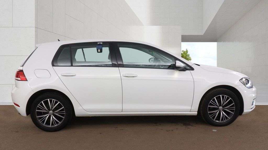 A 2017 VOLKSWAGEN GOLF 1.4 TSI SE Hatchback 5dr Petrol DSG Euro 6 (s/s) (125 ps) A 2017 VOLKSWAGEN GOLF 1.4 TSI SE Hatchback 5dr Petrol DSG Euro 6 (s/s) (125 ps)