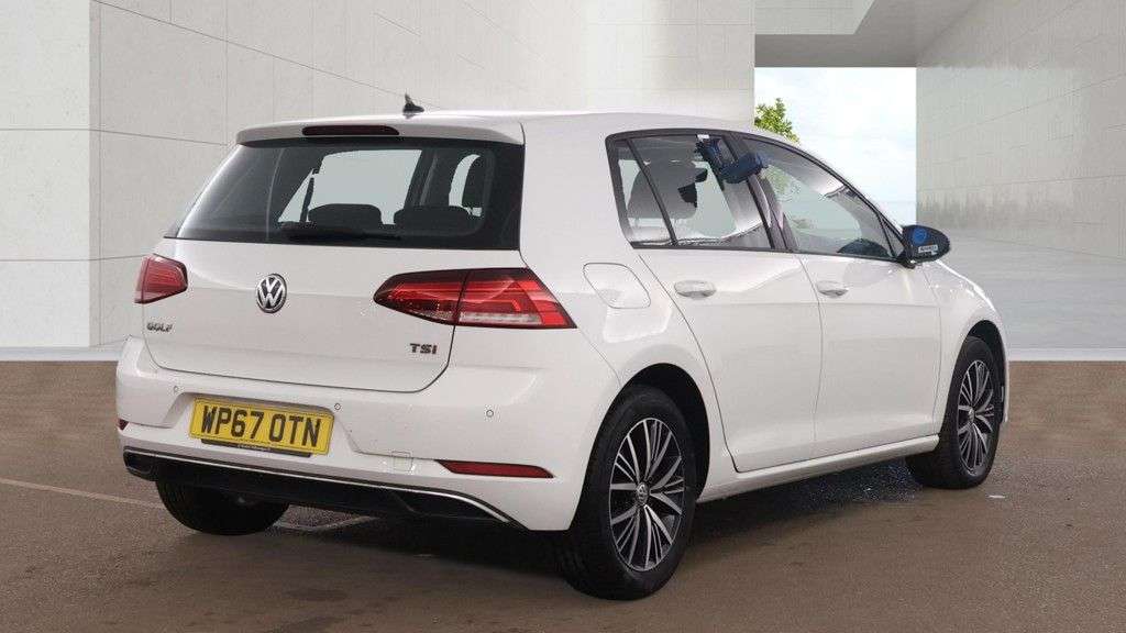 A 2017 VOLKSWAGEN GOLF 1.4 TSI SE Hatchback 5dr Petrol DSG Euro 6 (s/s) (125 ps) A 2017 VOLKSWAGEN GOLF 1.4 TSI SE Hatchback 5dr Petrol DSG Euro 6 (s/s) (125 ps)