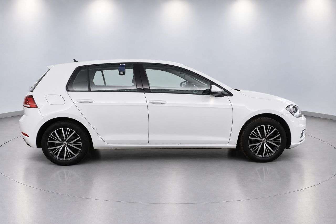 A 2017 VOLKSWAGEN GOLF 1.4 TSI SE Hatchback 5dr Petrol DSG Euro 6 (s/s) (125 ps) A 2017 VOLKSWAGEN GOLF 1.4 TSI SE Hatchback 5dr Petrol DSG Euro 6 (s/s) (125 ps)