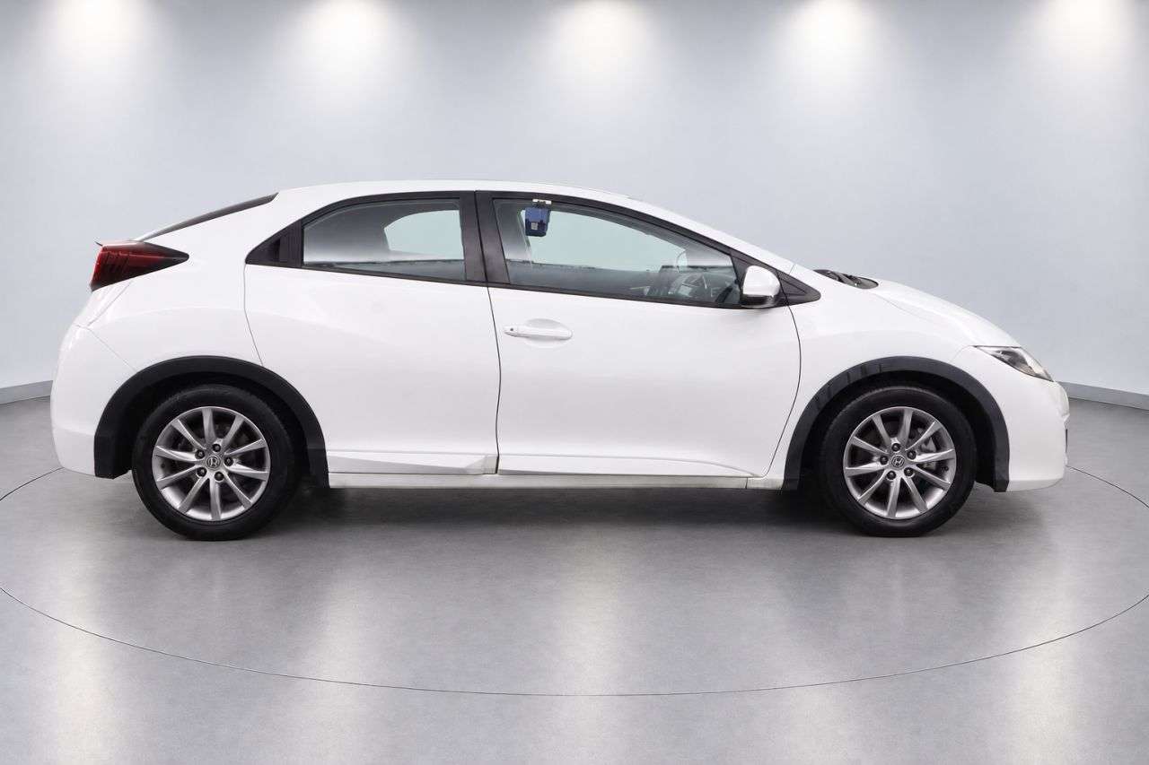 A 2015 HONDA CIVIC 1.6 i-DTEC SE Plus Hatchback 5dr Diesel Manual Euro 5 (s/s) (120 ps) A 2015 HONDA CIVIC 1.6 i-DTEC SE Plus Hatchback 5dr Diesel Manual Euro 5 (s/s) (120 ps)