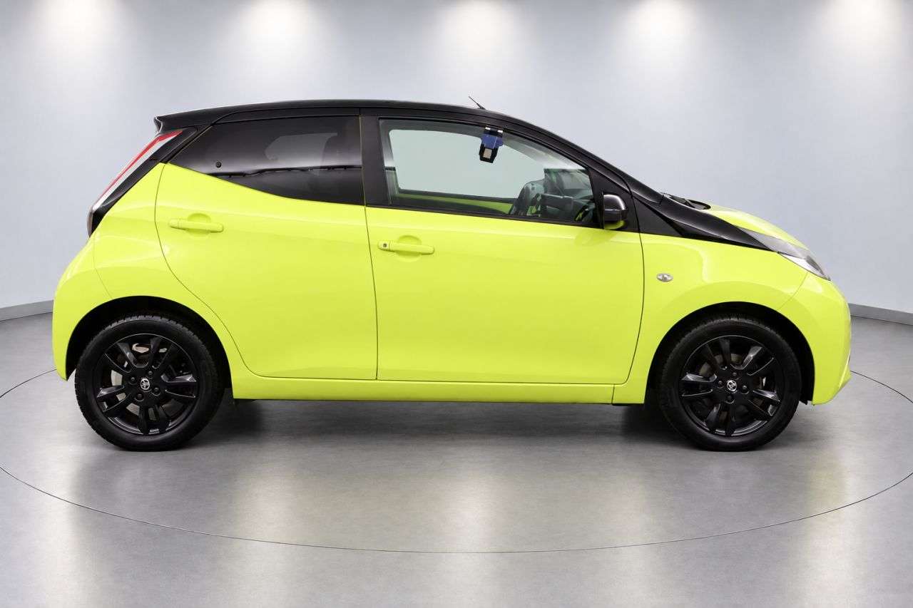 A 2016 TOYOTA AYGO 1.0 VVT-i x-cite 3 Yellow Bi-Tone Hatchback 5dr Petrol Manual Euro 6 (68 ps A 2016 TOYOTA AYGO 1.0 VVT-i x-cite 3 Yellow Bi-Tone Hatchback 5dr Petrol Manual Euro 6 (68 ps
