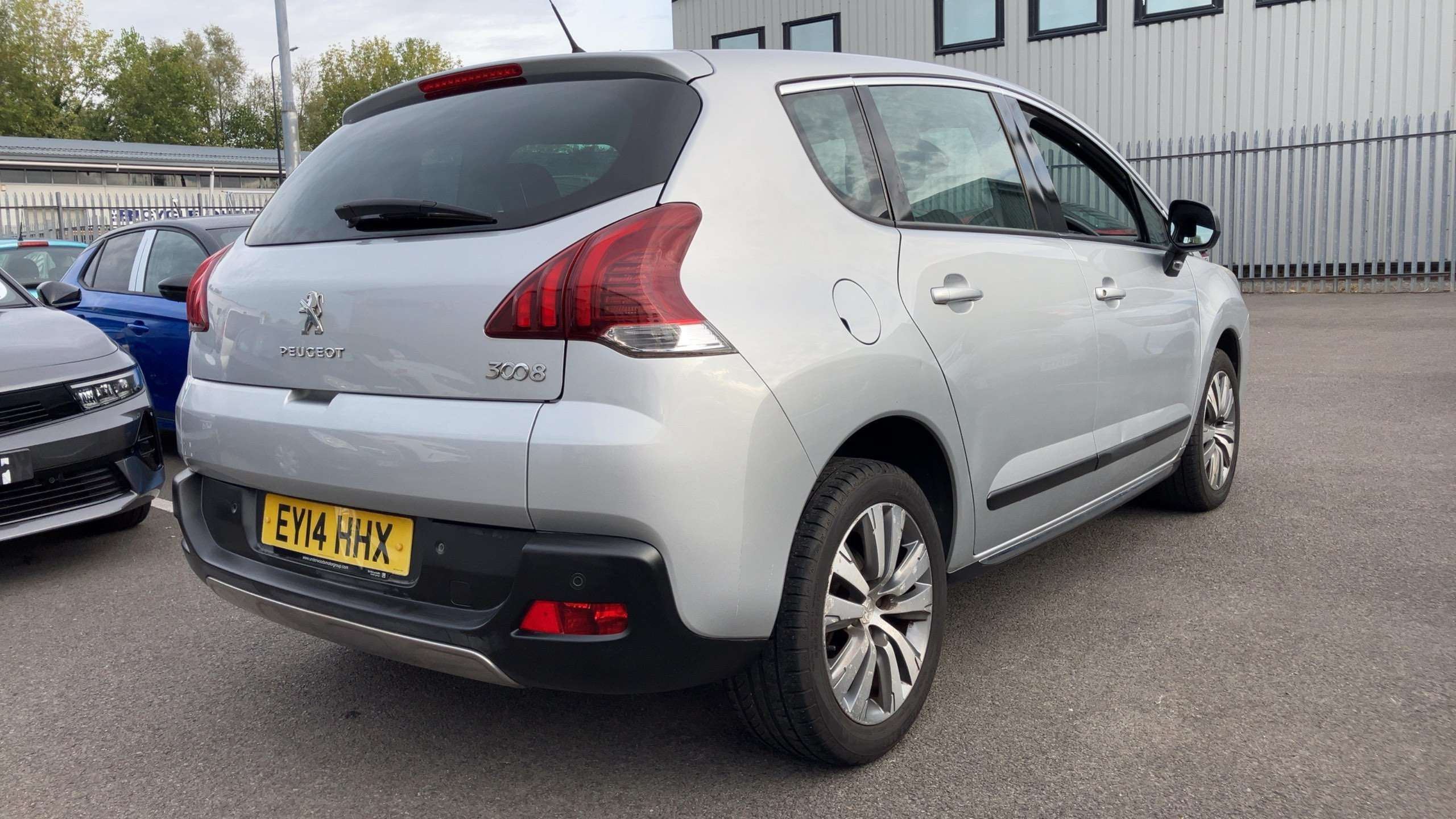 A 2014 PEUGEOT 3008 1.6 HDi Active SUV 5dr Diesel Manual Euro 5 (115 ps) A 2014 PEUGEOT 3008 1.6 HDi Active SUV 5dr Diesel Manual Euro 5 (115 ps)