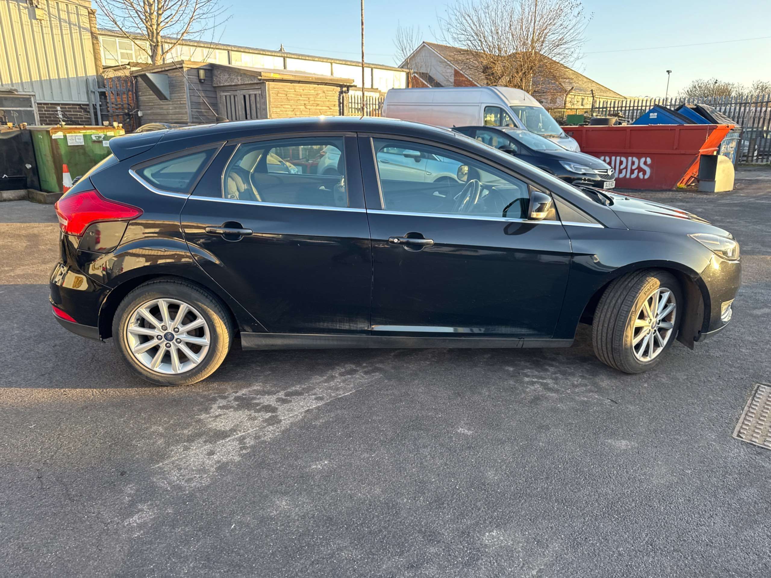 A 2015 FORD FOCUS 1.0T EcoBoost Titanium Hatchback 5dr Petrol Manual Euro 6 (s/s) (125 ps) A 2015 FORD FOCUS 1.0T EcoBoost Titanium Hatchback 5dr Petrol Manual Euro 6 (s/s) (125 ps)