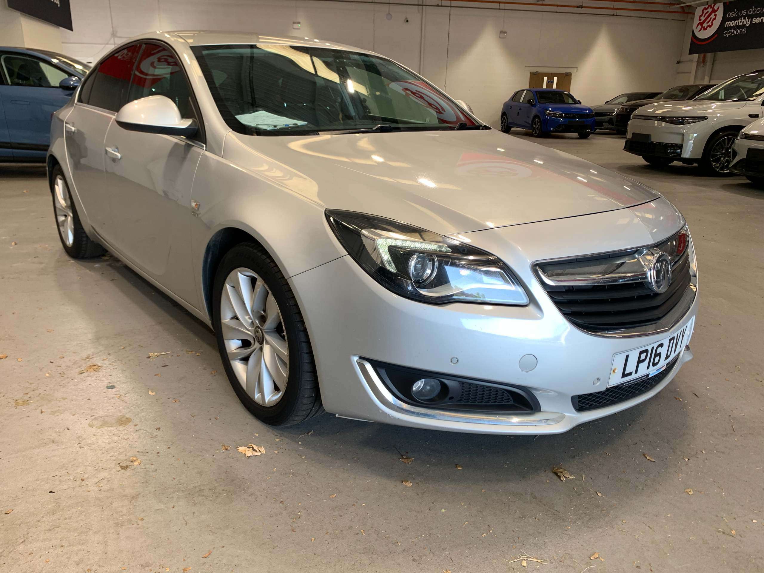 A 2016 VAUXHALL INSIGNIA 2.0 CDTi SRi Nav Hatchback 5dr Diesel Manual Euro 6 (s/s) (170 ps) A 2016 VAUXHALL INSIGNIA 2.0 CDTi SRi Nav Hatchback 5dr Diesel Manual Euro 6 (s/s) (170 ps)