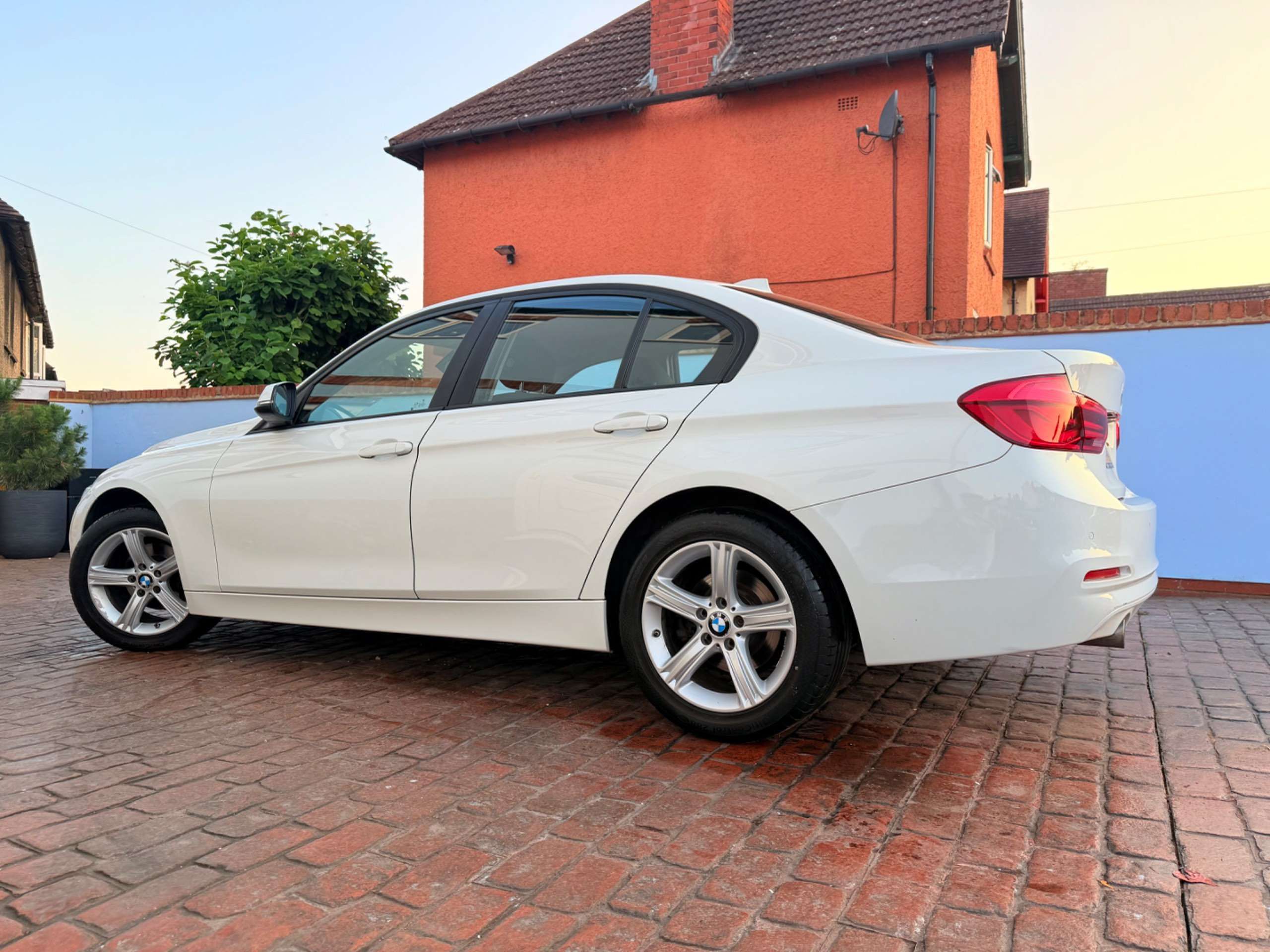 A 2017 BMW 3 SERIES 2.0 316d SE Saloon 4dr Diesel Manual Euro 6 (s/s) (116 ps) A 2017 BMW 3 SERIES 2.0 316d SE Saloon 4dr Diesel Manual Euro 6 (s/s) (116 ps)