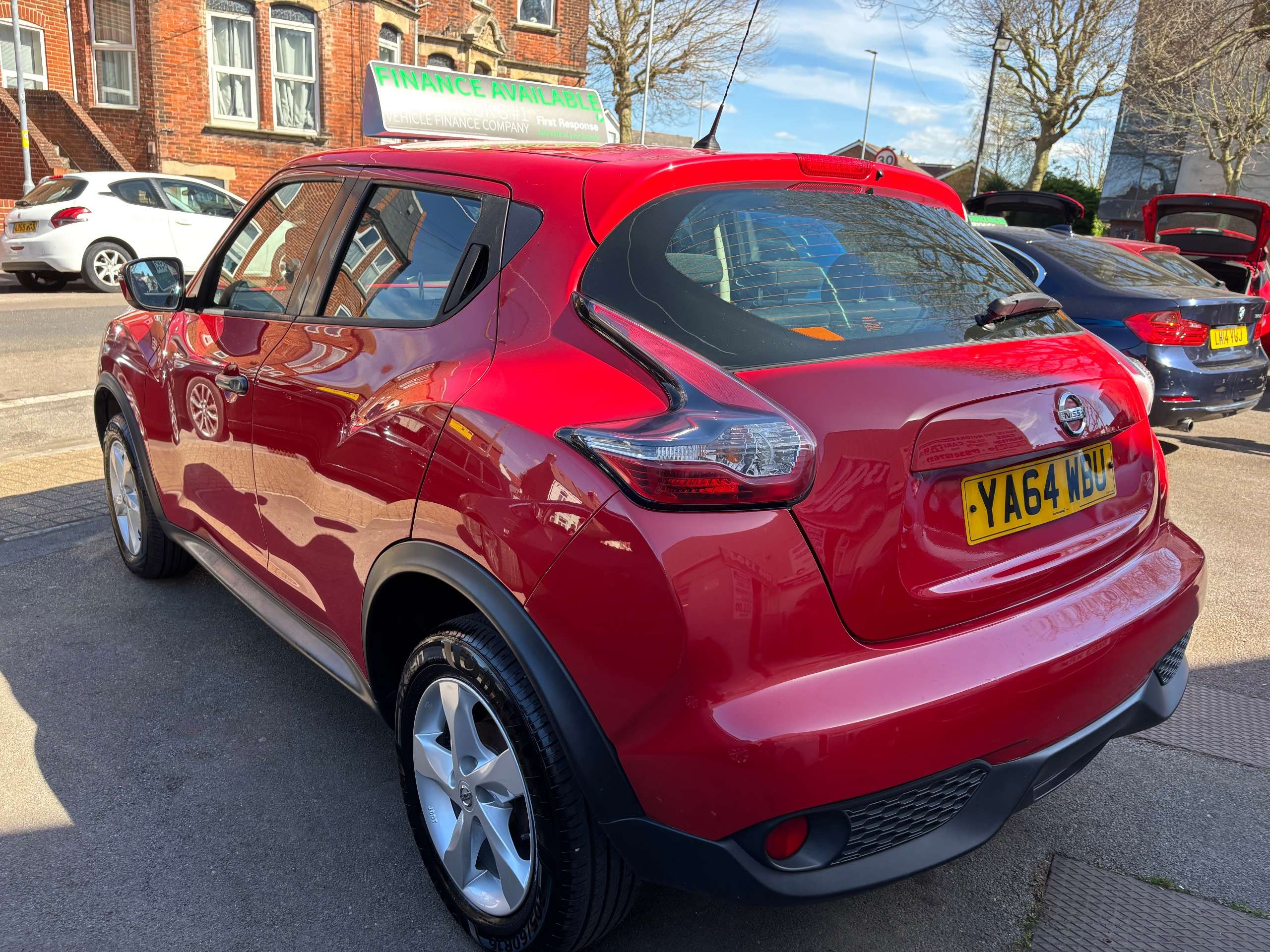 A 2015 NISSAN JUKE VISIA A 2015 NISSAN JUKE VISIA