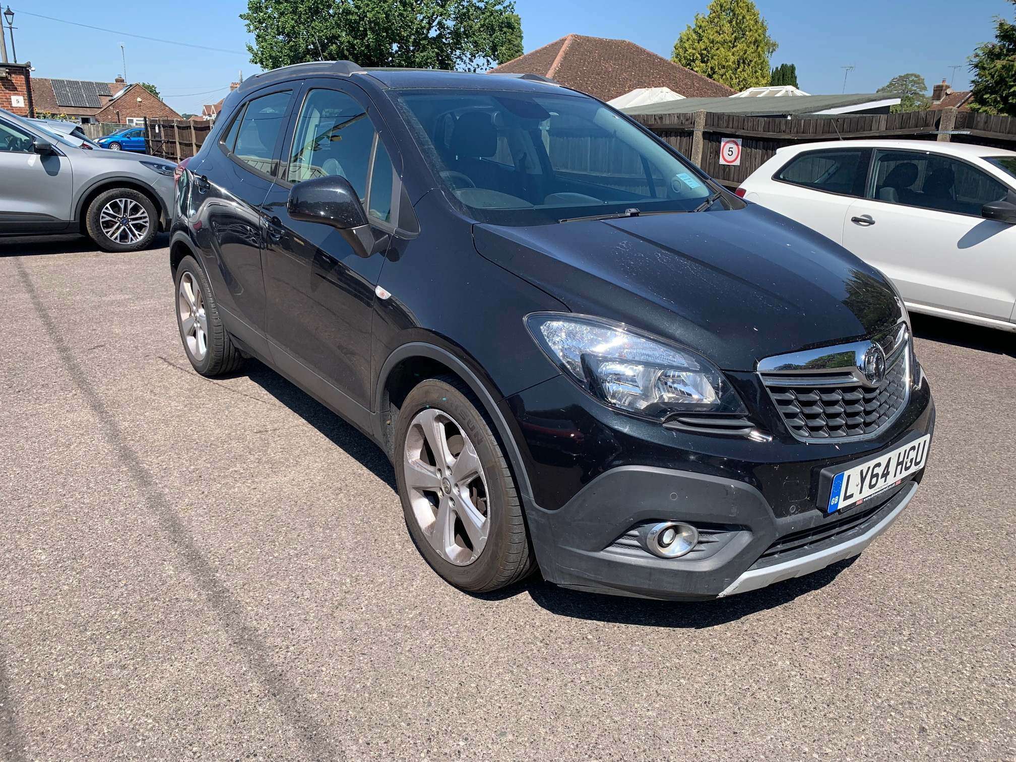 A 2015 VAUXHALL MOKKA 1.6 Exclusiv SUV 5dr Petrol Manual 2WD Euro 5 (s/s) (115 ps) A 2015 VAUXHALL MOKKA 1.6 Exclusiv SUV 5dr Petrol Manual 2WD Euro 5 (s/s) (115 ps)