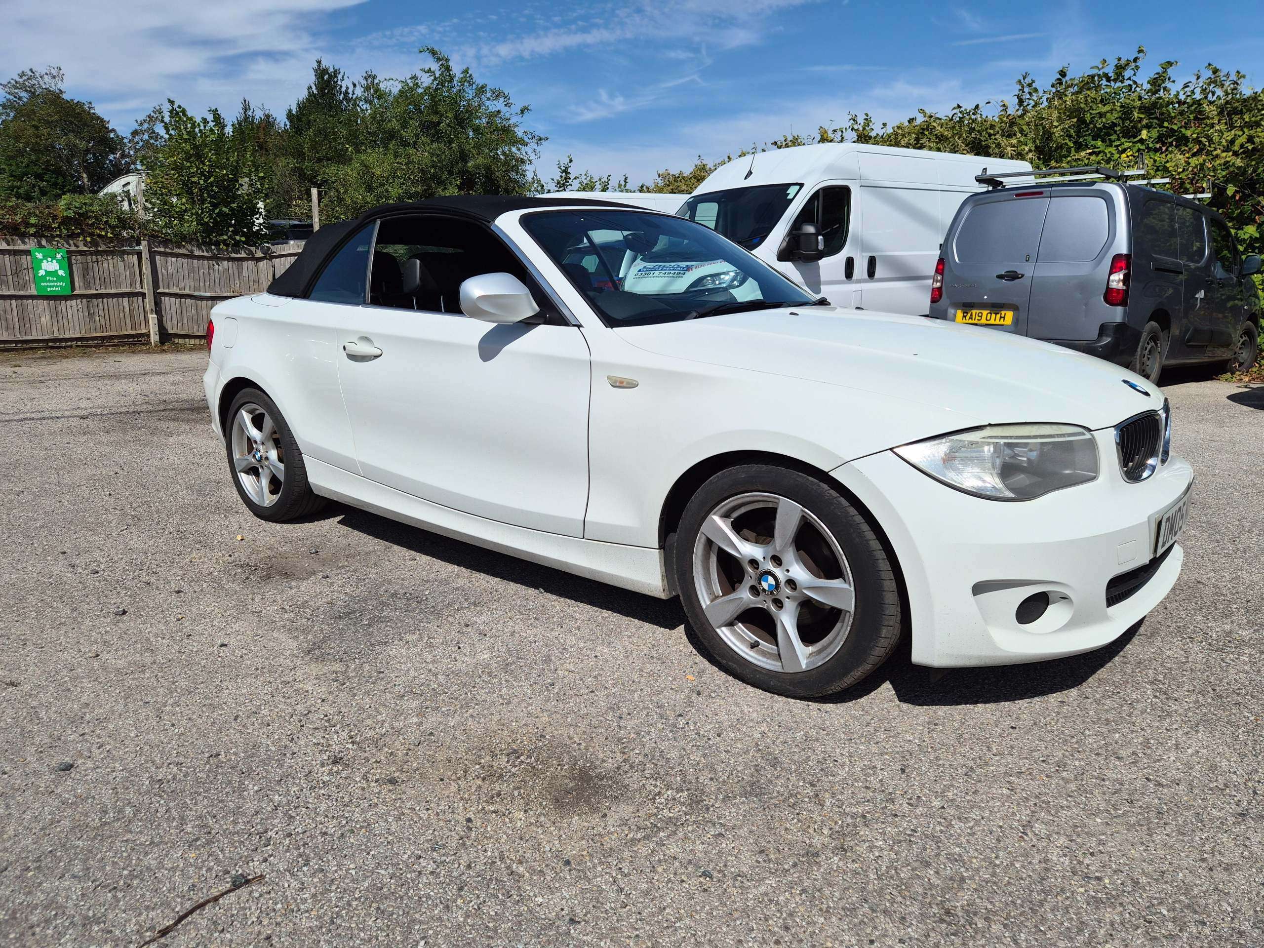A 2012 BMW 1 SERIES 2.0 118i Exclusive Edition Convertible 2dr Petrol Manual Euro 5 (s/s) (143 ps) A 2012 BMW 1 SERIES 2.0 118i Exclusive Edition Convertible 2dr Petrol Manual Euro 5 (s/s) (143 ps)