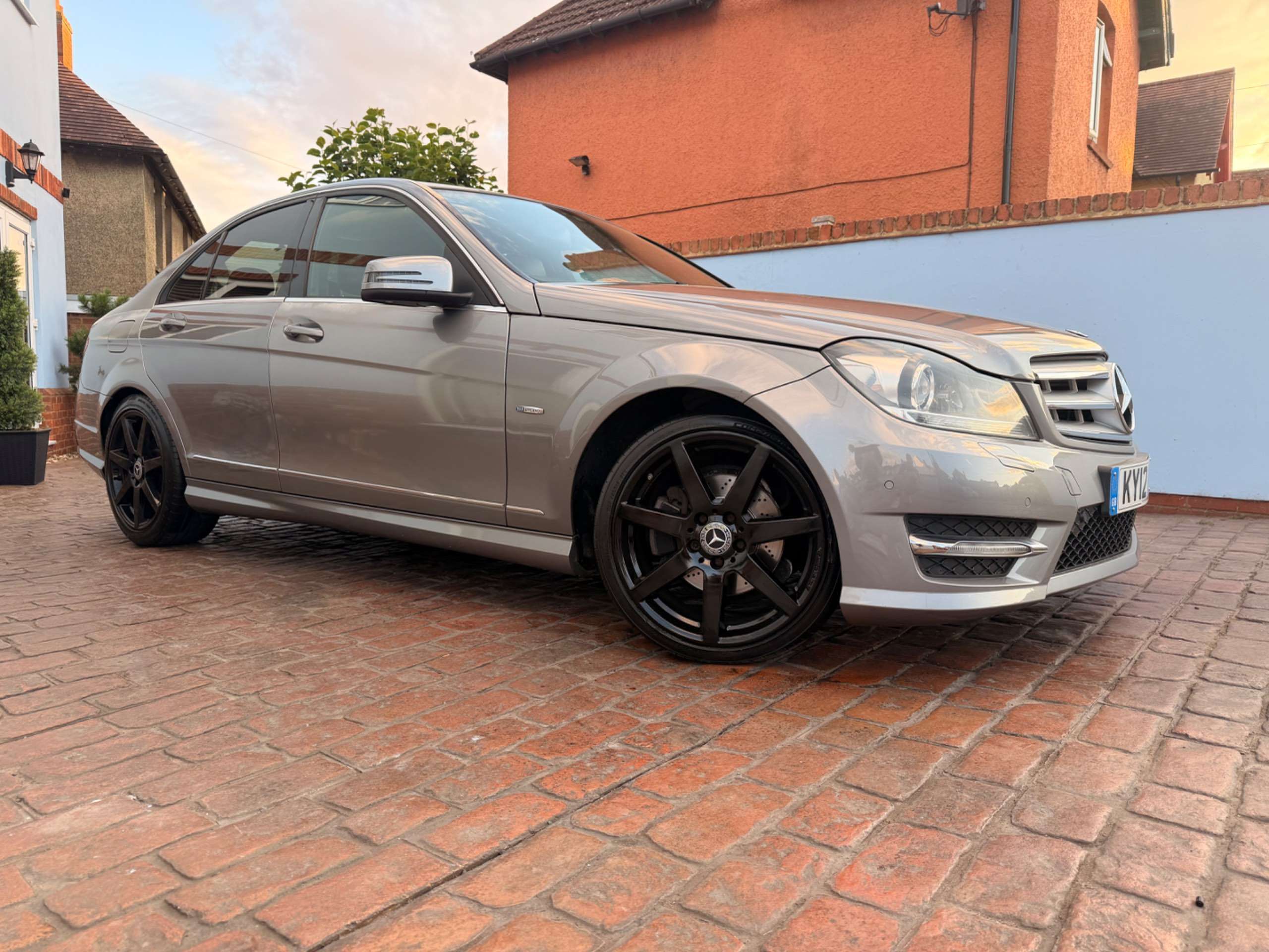 A 2012 MERCEDES-BENZ C CLASS 2.1 C220 CDI BlueEfficiency Sport Saloon 4dr Diesel G-Tronic+ Euro 5 (s/s) (170 ps) A 2012 MERCEDES-BENZ C CLASS 2.1 C220 CDI BlueEfficiency Sport Saloon 4dr Diesel G-Tronic+ Euro 5 (s/s) (170 ps)