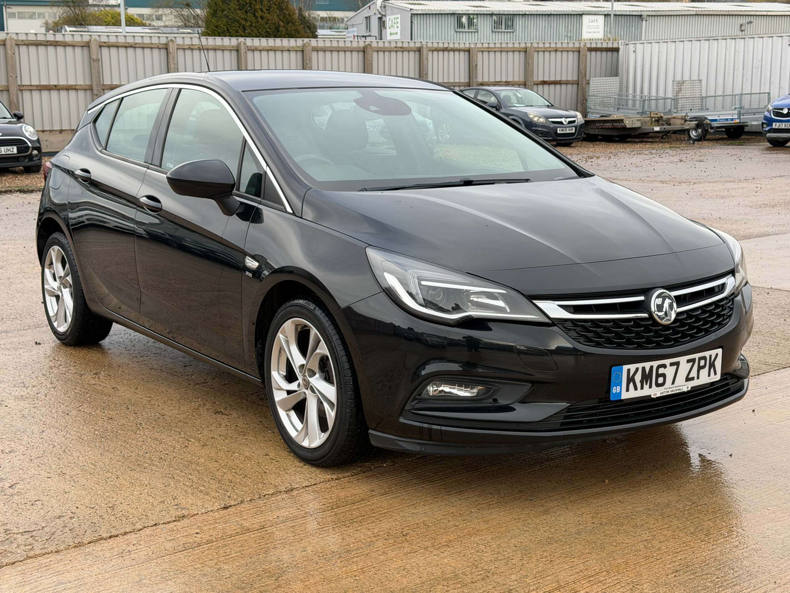 A 2017 VAUXHALL ASTRA 1.0i Turbo ecoTEC SRi Hatchback 5dr Petrol Manual Euro 6 (s/s) (105 ps) A 2017 VAUXHALL ASTRA 1.0i Turbo ecoTEC SRi Hatchback 5dr Petrol Manual Euro 6 (s/s) (105 ps)