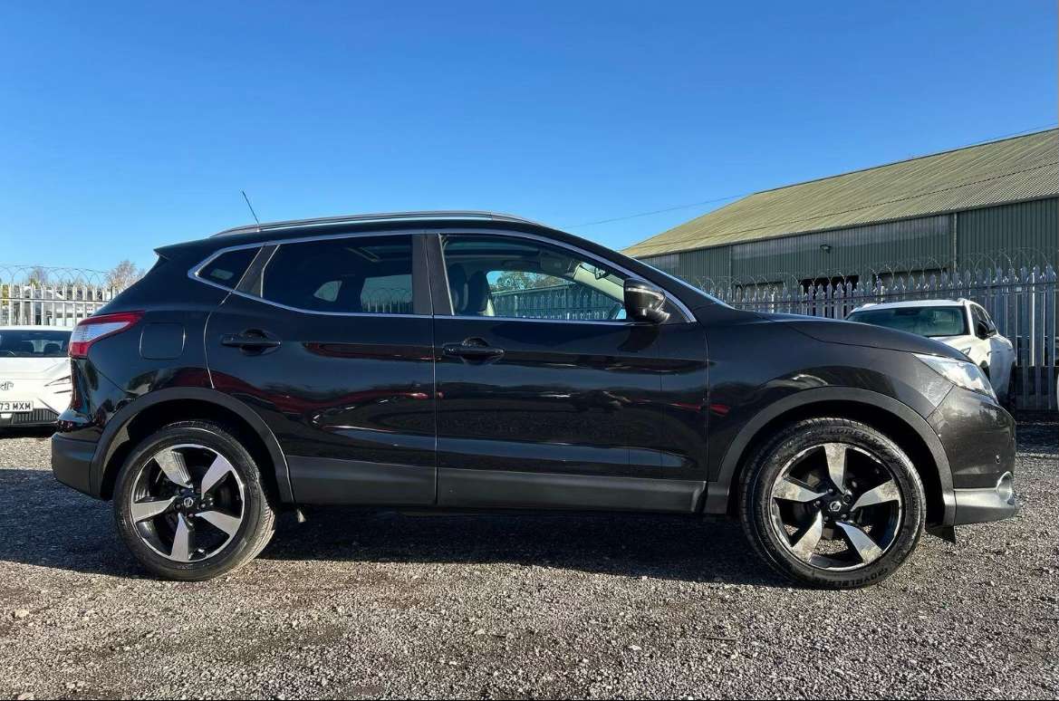 A 2015 NISSAN QASHQAI 1.2 DIG-T n-tec+ SUV 5dr Petrol Manual 2WD Euro 5 (s/s) (115 ps) A 2015 NISSAN QASHQAI 1.2 DIG-T n-tec+ SUV 5dr Petrol Manual 2WD Euro 5 (s/s) (115 ps)