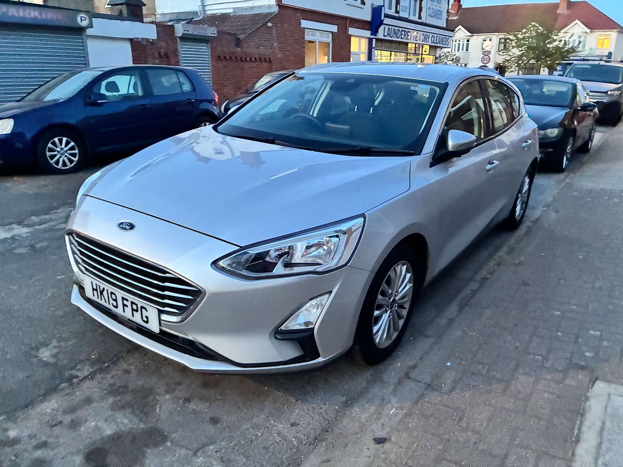 A 2019 FORD FOCUS 1.0T EcoBoost Titanium Hatchback 5dr Petrol Manual Euro 6 (s/s) (125 ps) A 2019 FORD FOCUS 1.0T EcoBoost Titanium Hatchback 5dr Petrol Manual Euro 6 (s/s) (125 ps)