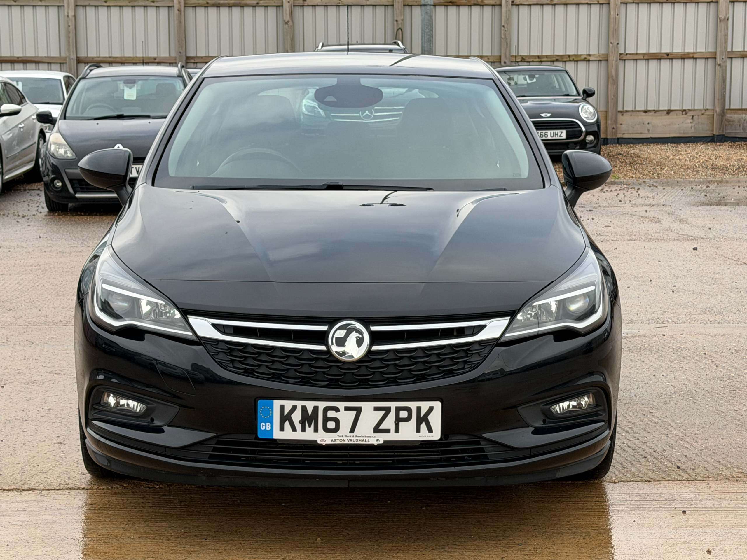 A 2017 VAUXHALL ASTRA 1.0i Turbo ecoTEC SRi Hatchback 5dr Petrol Manual Euro 6 (s/s) (105 ps) A 2017 VAUXHALL ASTRA 1.0i Turbo ecoTEC SRi Hatchback 5dr Petrol Manual Euro 6 (s/s) (105 ps)