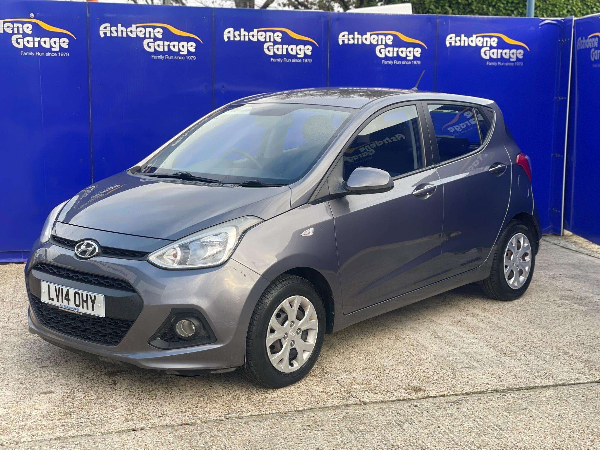 A 2014 HYUNDAI I10 1.2 SE Hatchback 5dr Petrol Auto Euro 5 (87 ps) A 2014 HYUNDAI I10 1.2 SE Hatchback 5dr Petrol Auto Euro 5 (87 ps)