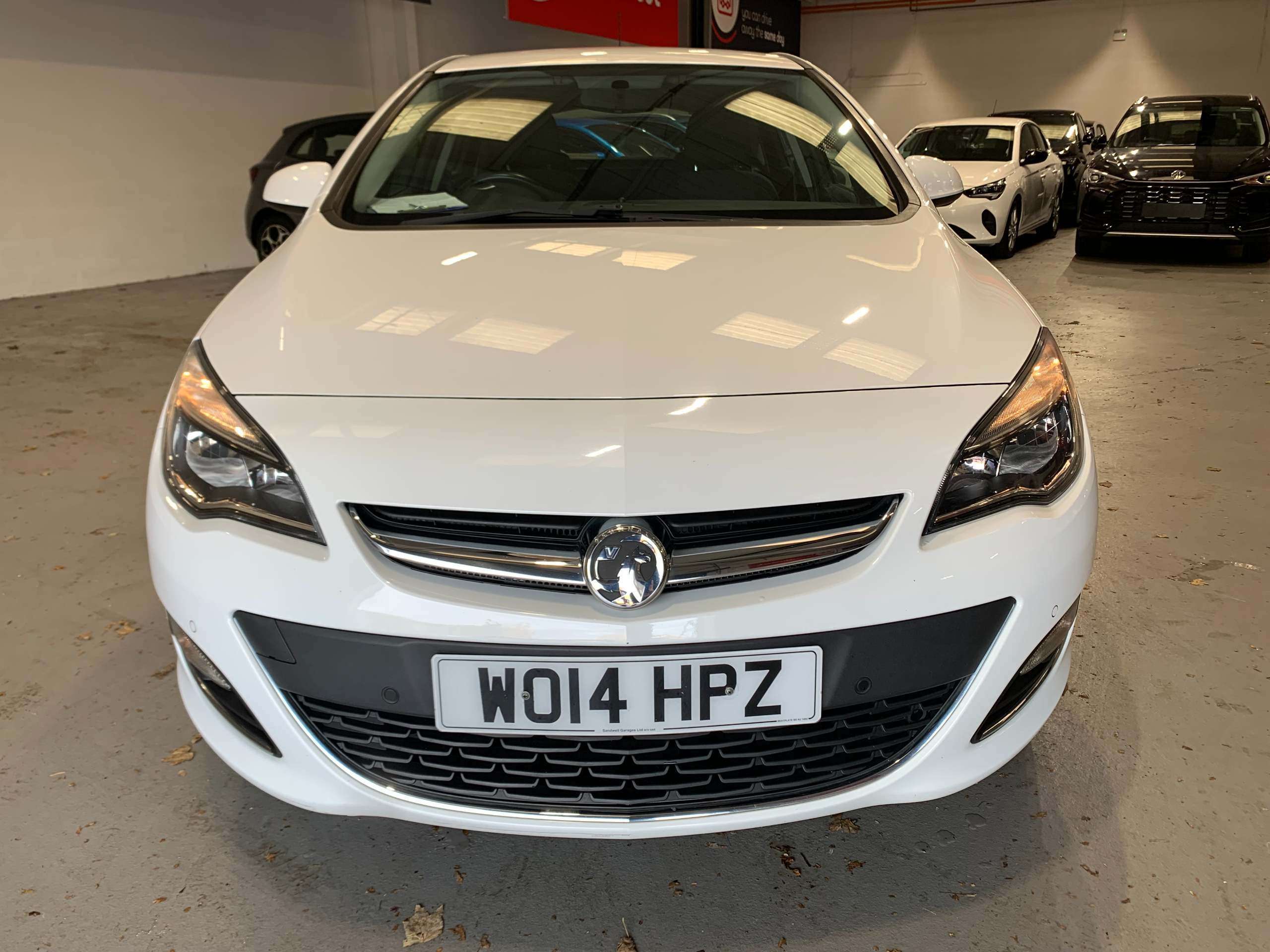 A 2014 VAUXHALL ASTRA 1.6 16v SRi Hatchback 5dr Petrol Manual Euro 5 (115 ps) A 2014 VAUXHALL ASTRA 1.6 16v SRi Hatchback 5dr Petrol Manual Euro 5 (115 ps)