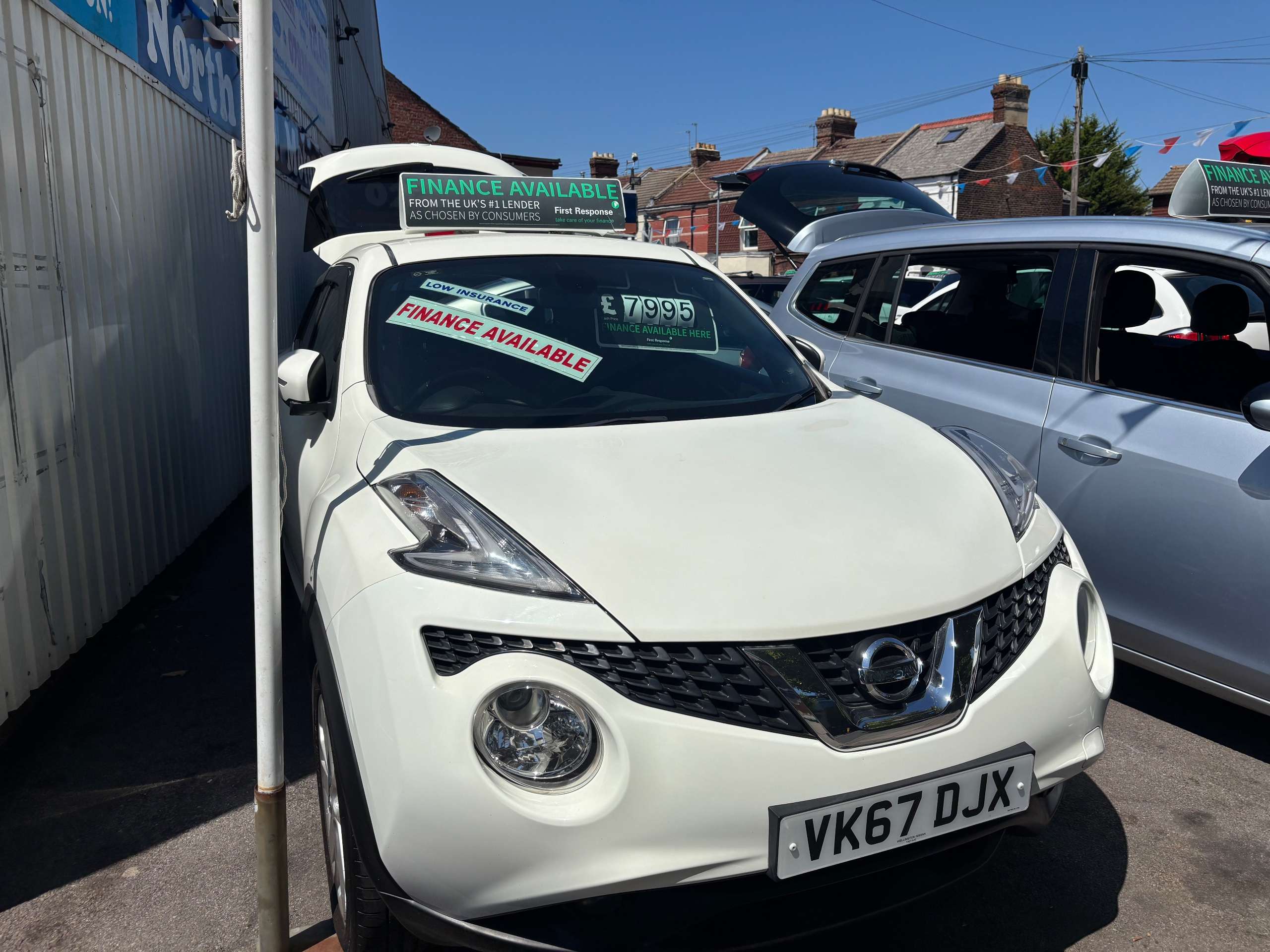 A 2017 NISSAN JUKE 1.2 DiG-T N-Connecta 5dr A 2017 NISSAN JUKE 1.2 DiG-T N-Connecta 5dr