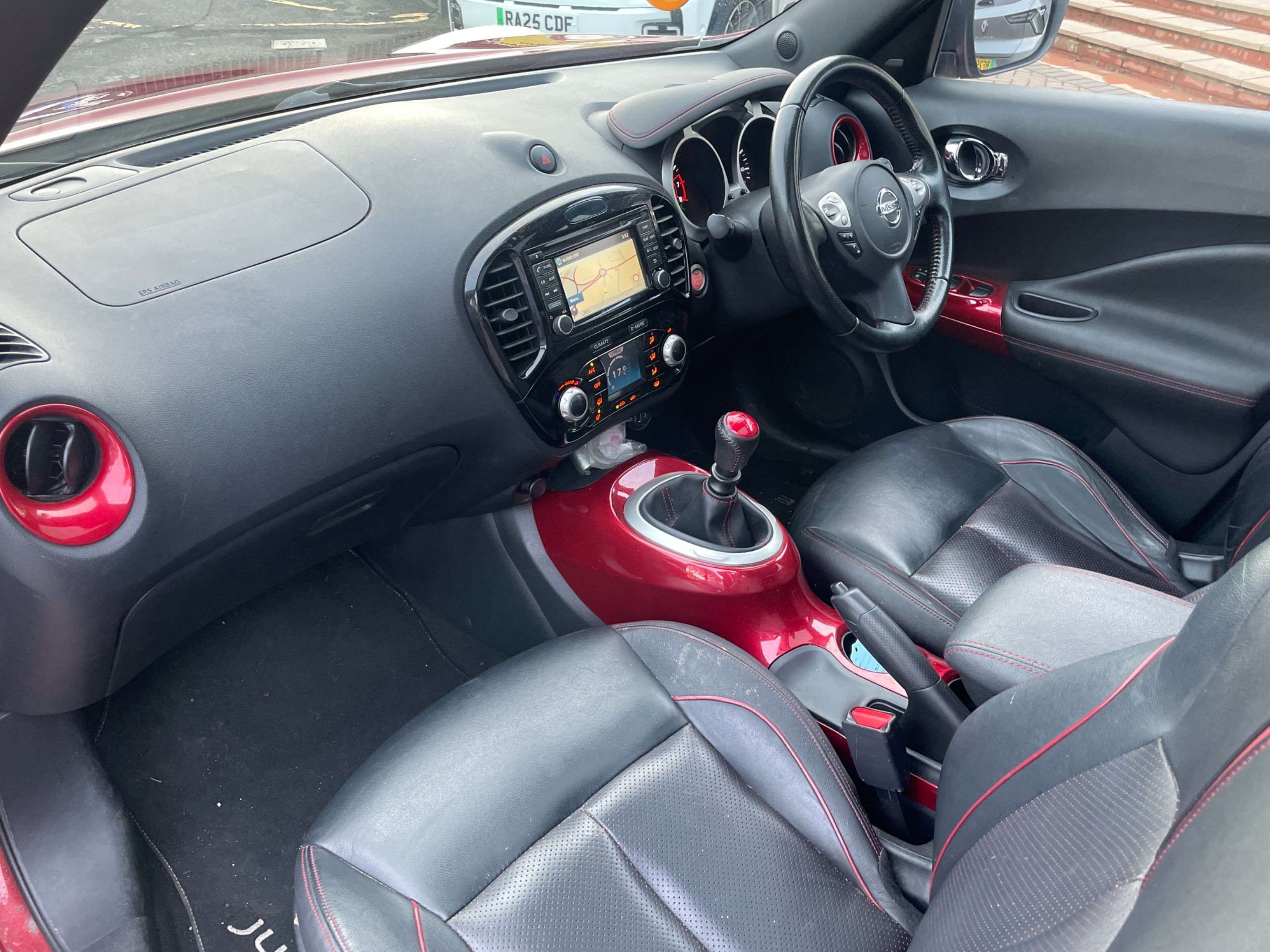 A 2015 NISSAN JUKE 1.2 DIG-T Tekna SUV 5dr Petrol Manual Euro 5 (s/s) Euro 5 (115 ps) A 2015 NISSAN JUKE 1.2 DIG-T Tekna SUV 5dr Petrol Manual Euro 5 (s/s) Euro 5 (115 ps)