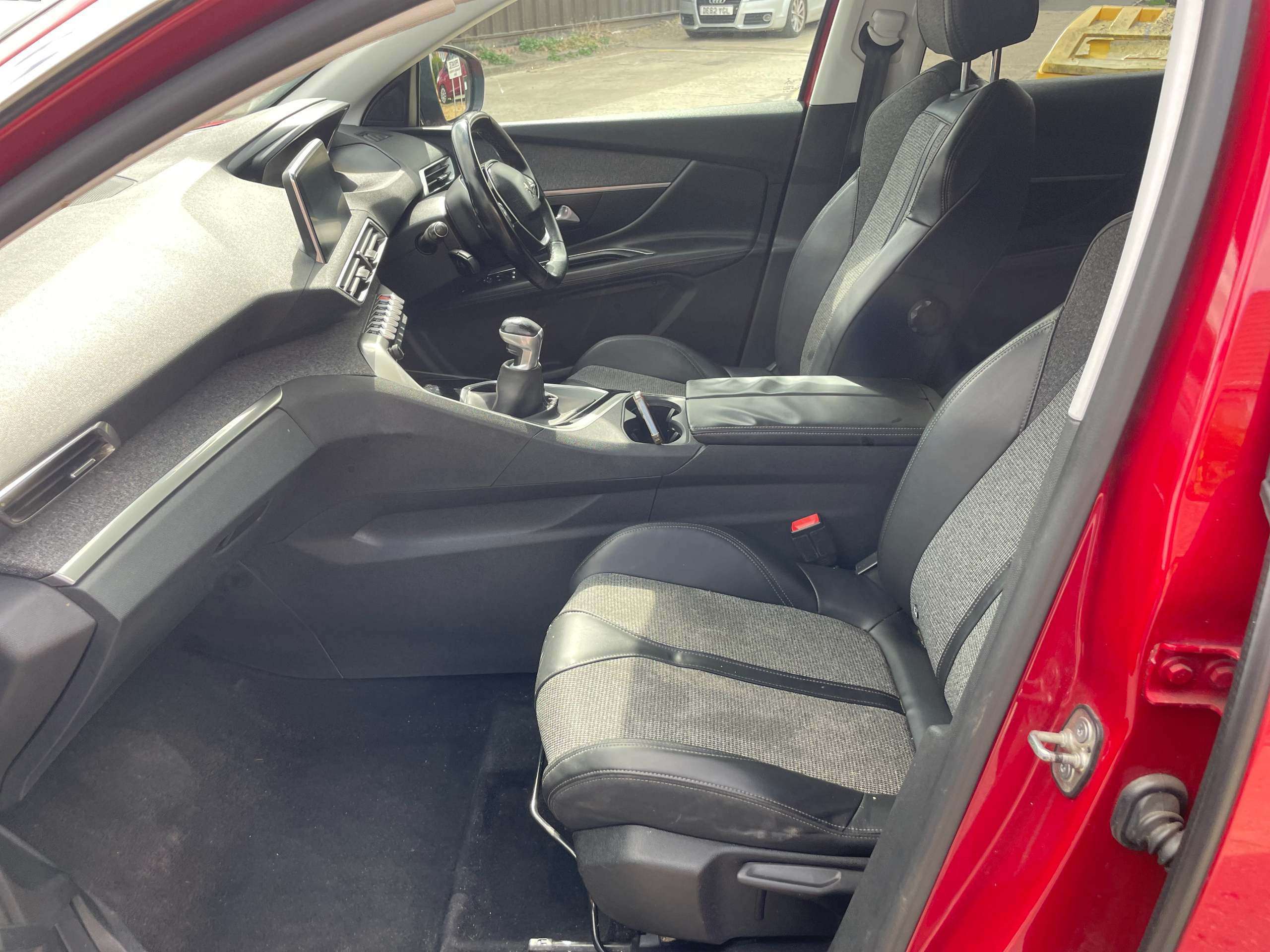 2018 PEUGEOT 3008 2018 PEUGEOT 3008