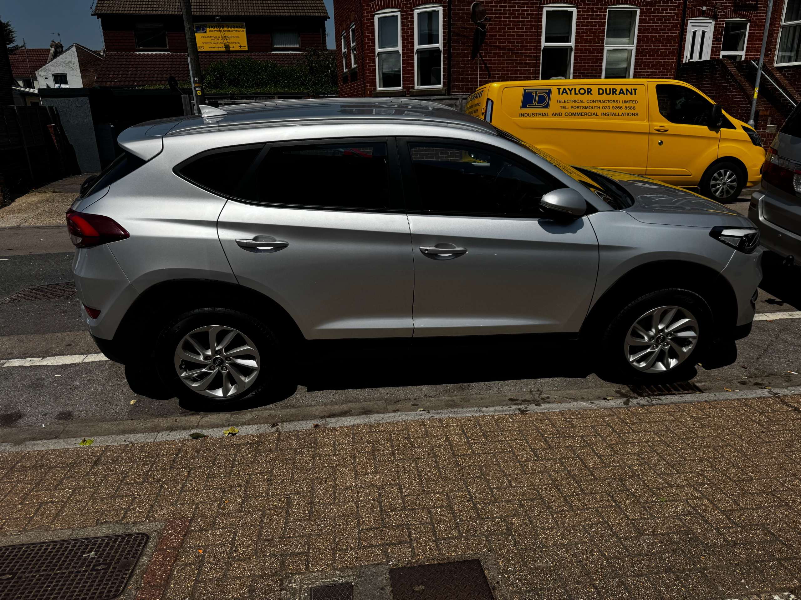 A 2017 HYUNDAI TUCSON 1.6 GDi Blue Drive SE SUV 5dr Petrol Manual Euro 6 (s/s) (132 ps) A 2017 HYUNDAI TUCSON 1.6 GDi Blue Drive SE SUV 5dr Petrol Manual Euro 6 (s/s) (132 ps)