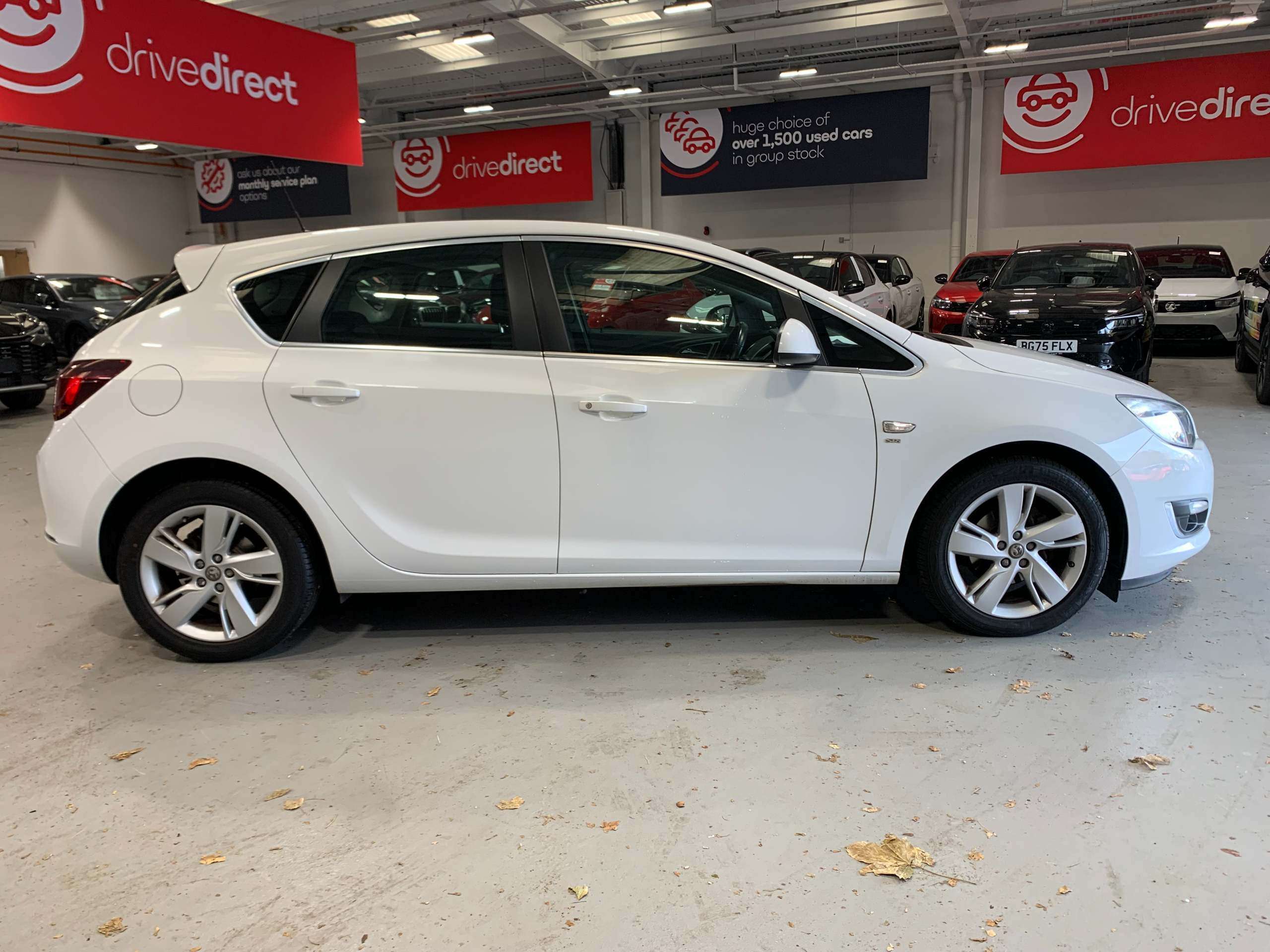 A 2014 VAUXHALL ASTRA 1.6 16v SRi Hatchback 5dr Petrol Manual Euro 5 (115 ps) A 2014 VAUXHALL ASTRA 1.6 16v SRi Hatchback 5dr Petrol Manual Euro 5 (115 ps)