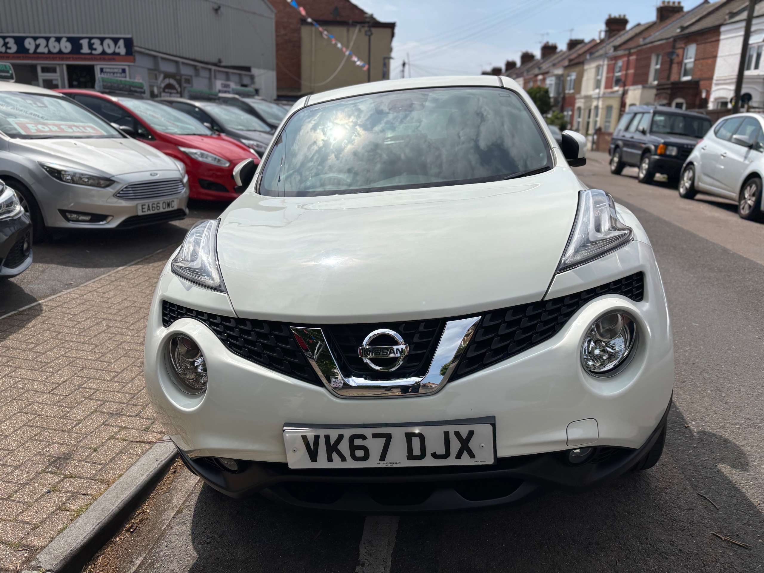 A 2017 NISSAN JUKE 1.2 DiG-T N-Connecta 5dr A 2017 NISSAN JUKE 1.2 DiG-T N-Connecta 5dr