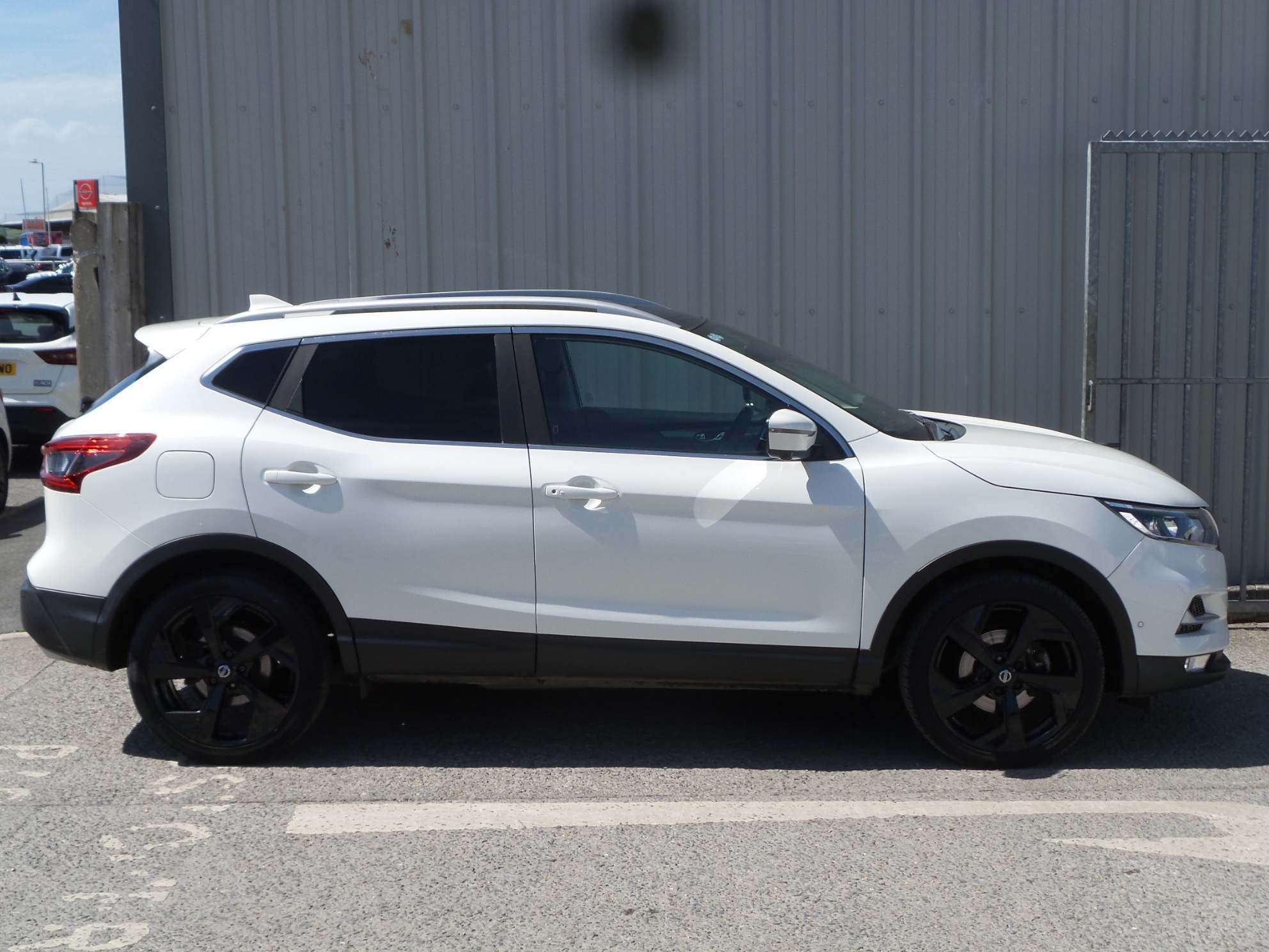 A 2017 NISSAN QASHQAI 1.5 dCi Tekna SUV 5dr Diesel Manual Euro 6 (s/s) (110 ps) A 2017 NISSAN QASHQAI 1.5 dCi Tekna SUV 5dr Diesel Manual Euro 6 (s/s) (110 ps)
